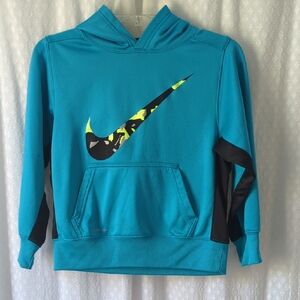 Boys Nike Therma Fit Long Sleeve Hooded Sweatshirt With Pocket, Med